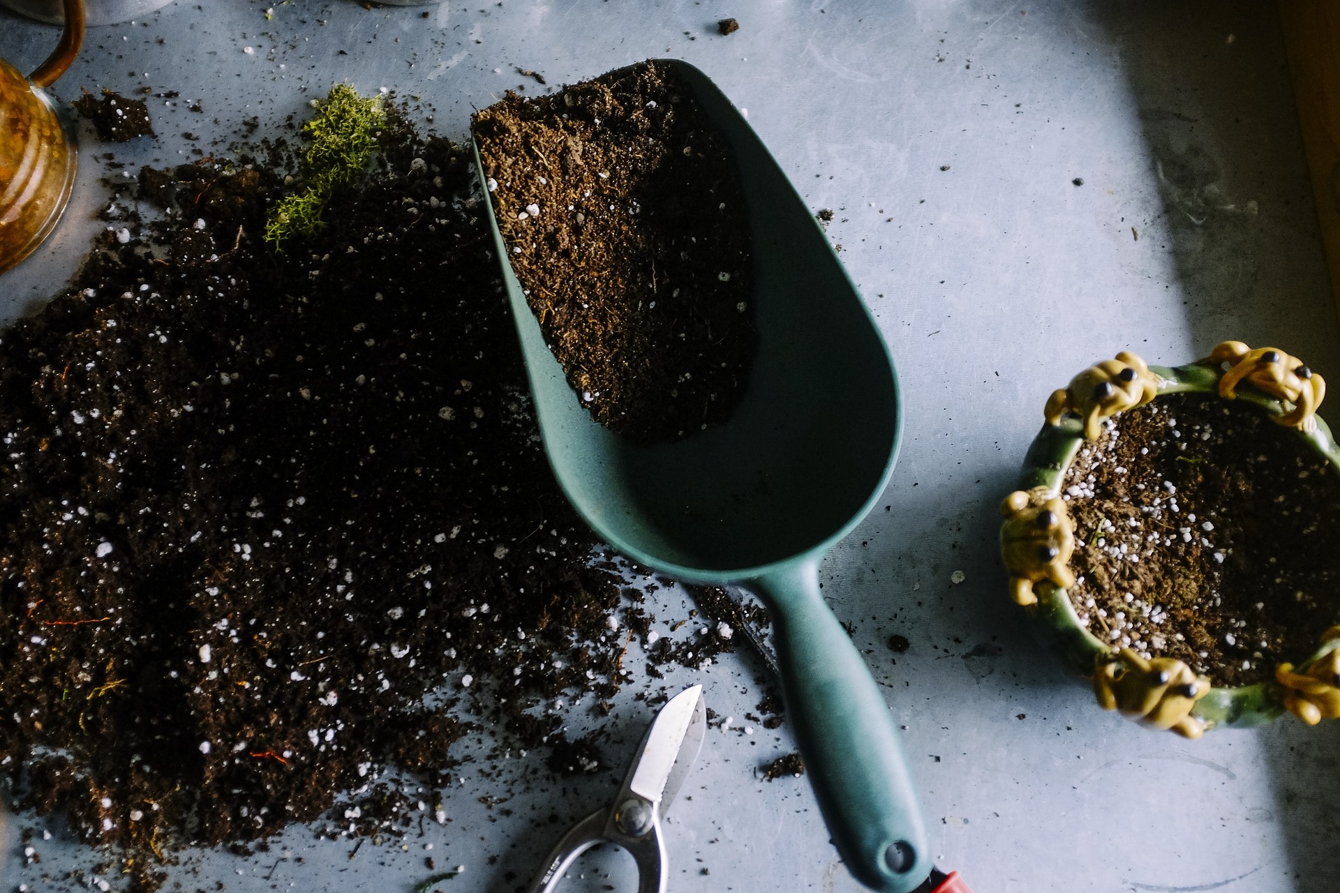 Spring Cleaning? Here’s How to Lift Safely Without Injuring Yourself
